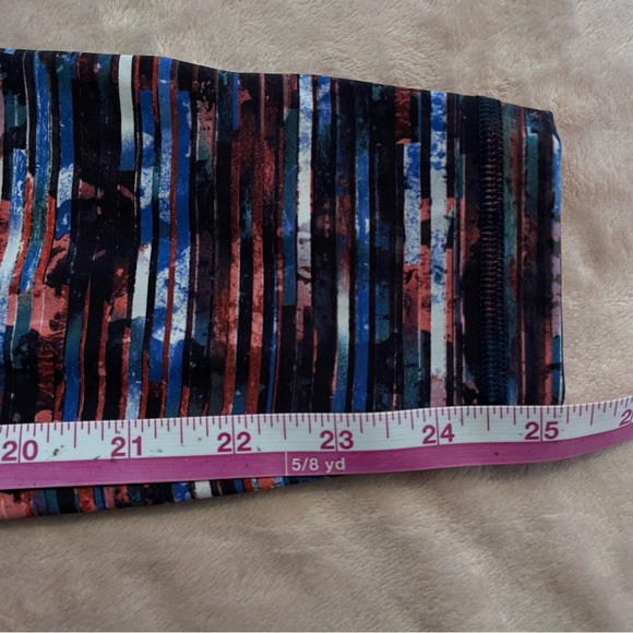 Lululemon multi color leggings size 2 - Picture 10 of 10